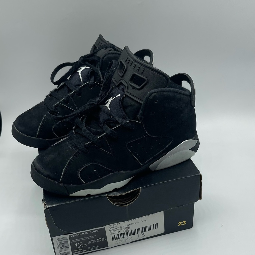 Kids Jordan 6 Retro size 13 Good Condition